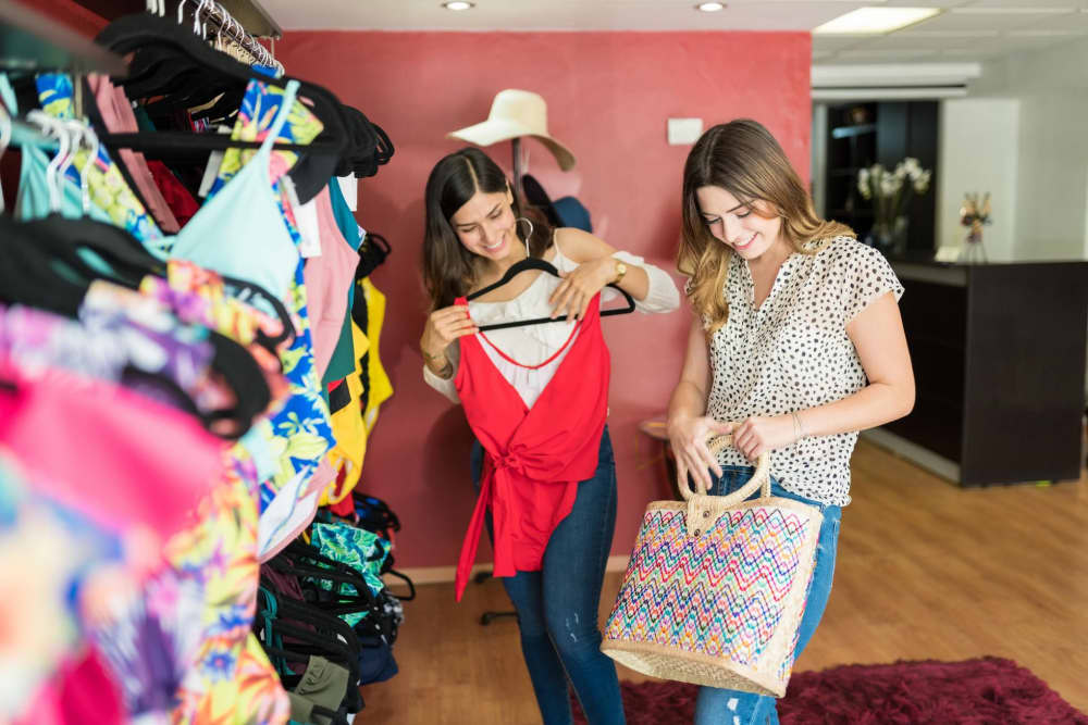 Descubra como abrir uma loja multimarcas com dicas práticas para lojistas de moda. Aprenda a planejar, estruturar e prosperar no mercado de varejo.